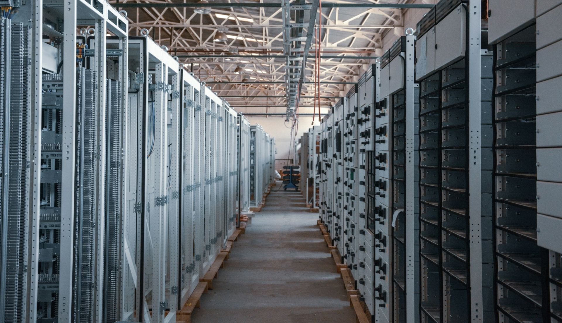 Data centre electrical equipment installation aisle